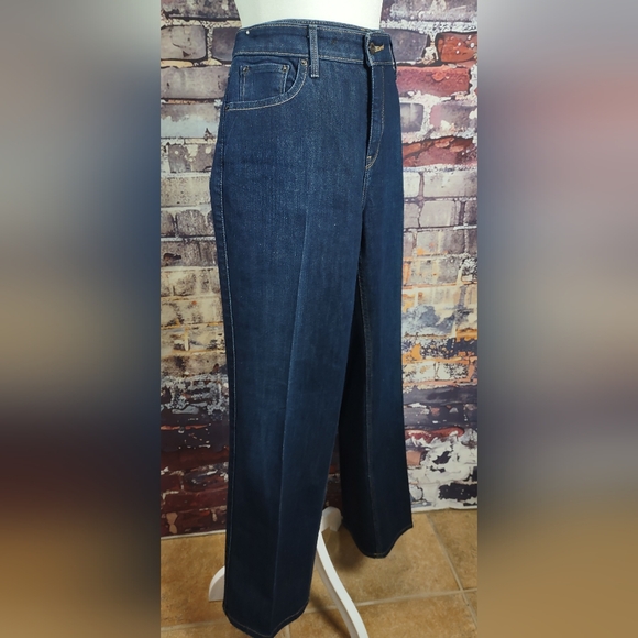 Levi's Jeans - Picture 2 of 8